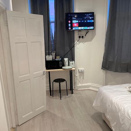 Y2 Guest House Londen Buitenkant foto