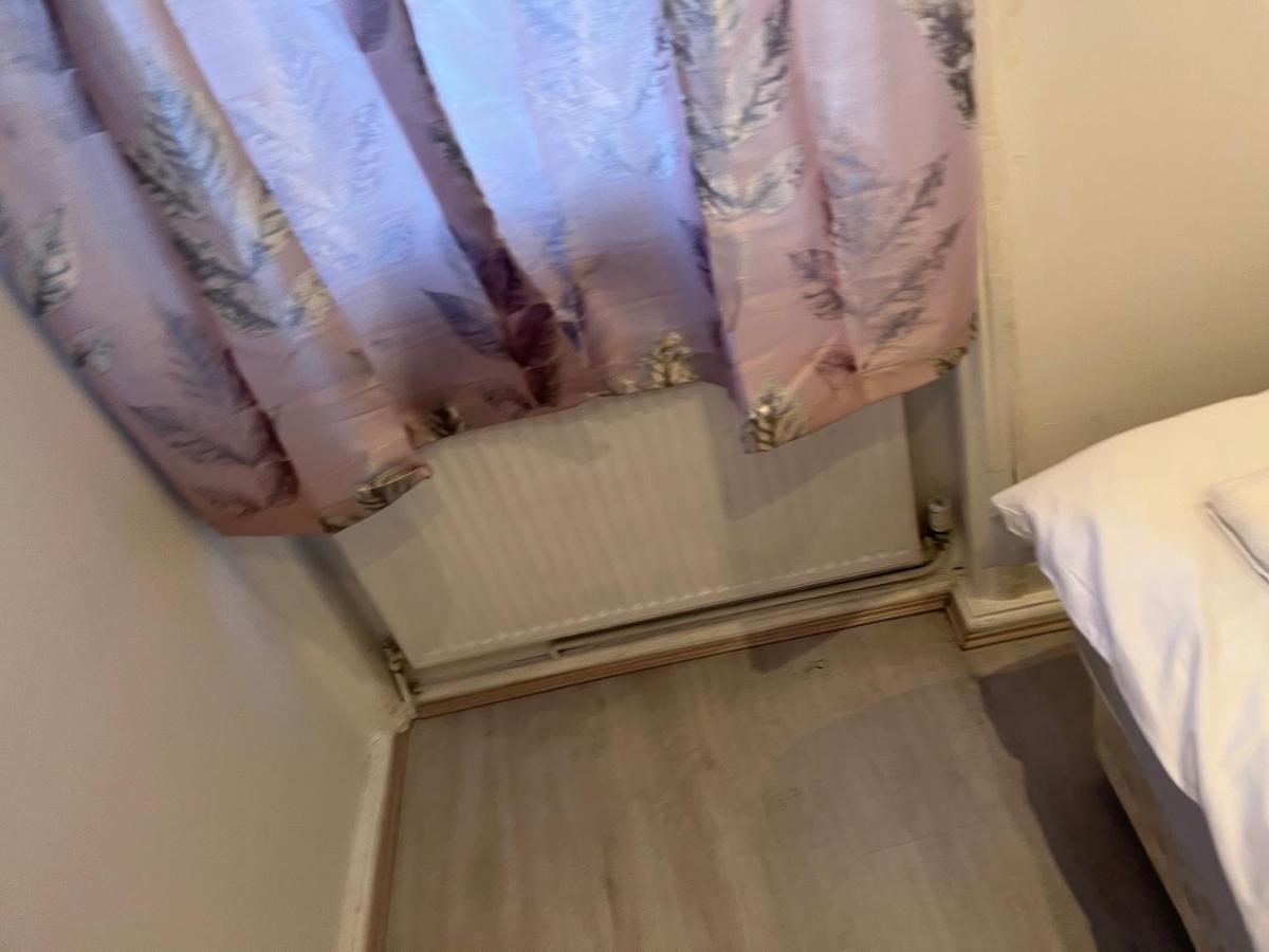 Y2 Guest House Londen Buitenkant foto
