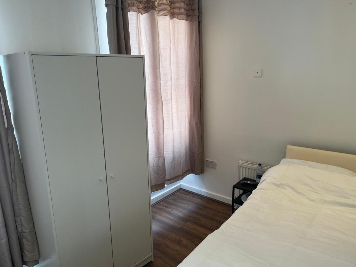 Y2 Guest House Londen Buitenkant foto